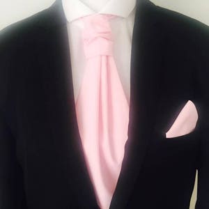Cravate Ascot Lavallière / pochette costume / boutons manchette unie rose Homme image 1
