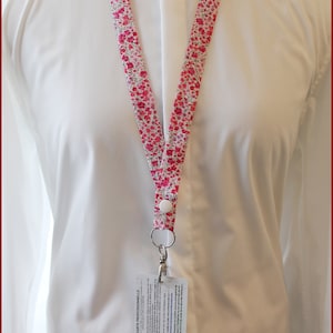 Krankenschwester-Ausweishalter Liberty Phoebe rosa Stoff, Schlüsselanhänger, Kordel, Halsband, Pfleger-Accessoire, Lehrer-Geschenk, ATSEM