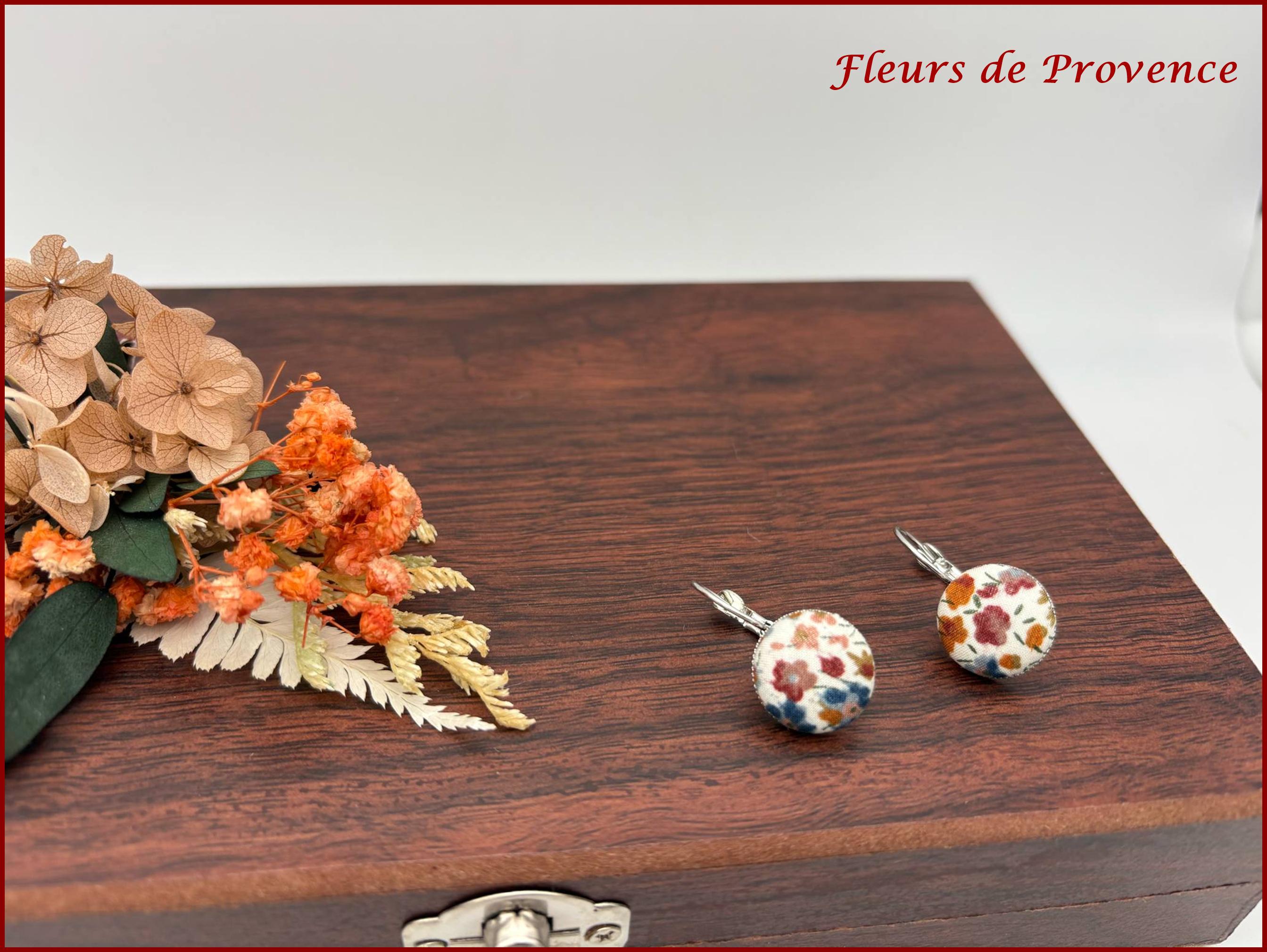 Petite Broche Cabochon Recouverte De Tissu - Occasion, Vintage, Idéal Pour Customisation