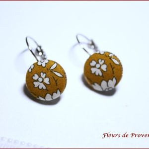 Orecchini cabochons Tessuto Liberty Capel Senape
