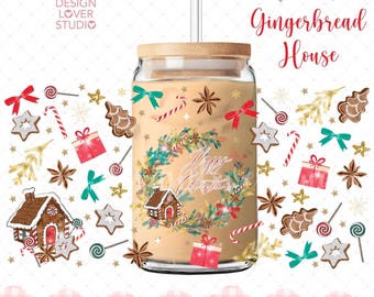 SIN IA, 100% dibujado a mano. Envoltorio para taza con casa de jengibre navideña, envoltorio para taza con coche navideño, envoltorio para lata de vidrio navideño acogedor para las fiestas.