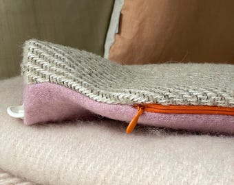 Beautiful soft hot water bottle cover made of 100% wool, with or without hot water bottle, in rose and beige with orange zipper