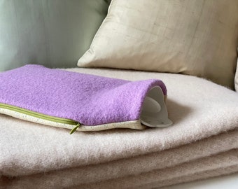 Beautiful soft hot water bottle cover made of 100% wool, with or without hot water bottle, in purple and beige with a green zipper