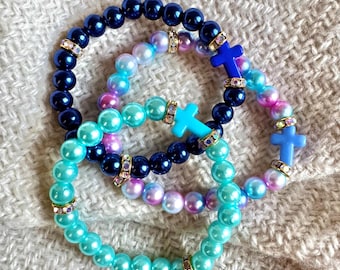 Pulseras de cuentas azules: Cruz religiosa, diseño minimalista.