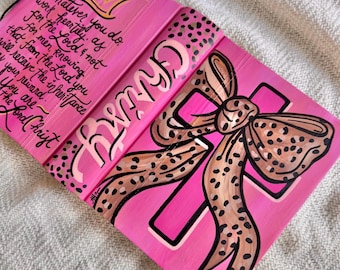 Biblia Coqueta: Lazo de guepardo, NVI pintada a mano, personalizada, para diario.