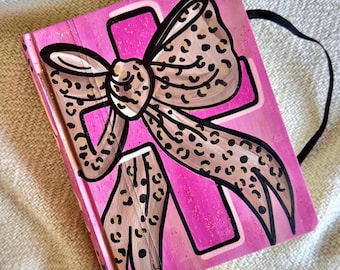 Biblia Glitter Coquette: Versión NVI personalizada para mujer, lazo de leopardo, diario.