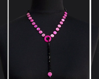 Elegantes und zeitloses Kette und einzigartiges, pink / schwarz, Burlesque Stil, Einzelstück, Hypoallergen Frei