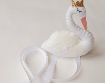 Bow holder, swan bow holder, swan decor, princess, bows, nursery, swans, girls room, birthday, stocking fillers, gifts for girls, storage