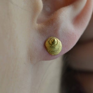 Gold Snail Studs Solid 18k Gold Earrings Gold Girlfriend Earrings Mom Gold Earrings Conch Gold Studs Single Stud Earring Gold Ocean Earrings