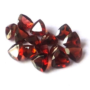 15 Pieces AAA+ 6X6 MM Trillion Shape Natural Faceted Mozambique Red Garnet Untreated Facet Cut Red Garnet Loose Gemstone Wholesale Lot