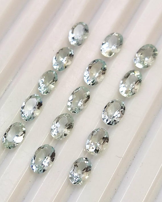 15個のファセットオーバルアクアマリン宝石：6 x 4 MMの天然未処理 