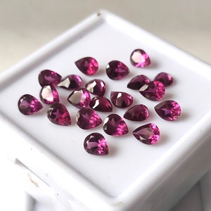 21 fasetowanych fioletowych granatów rodolitowych: jakość AAA, 4 x 5 mm, naturalny, nieobrobiony kamień Pear Gems