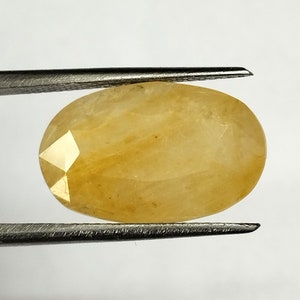 Saphir jaune de forme ovale saphir birman naturel 10,15 carats faisant des bijoux saphir bague ou pendentif cadeau pour homme ou femme pierre à facettes