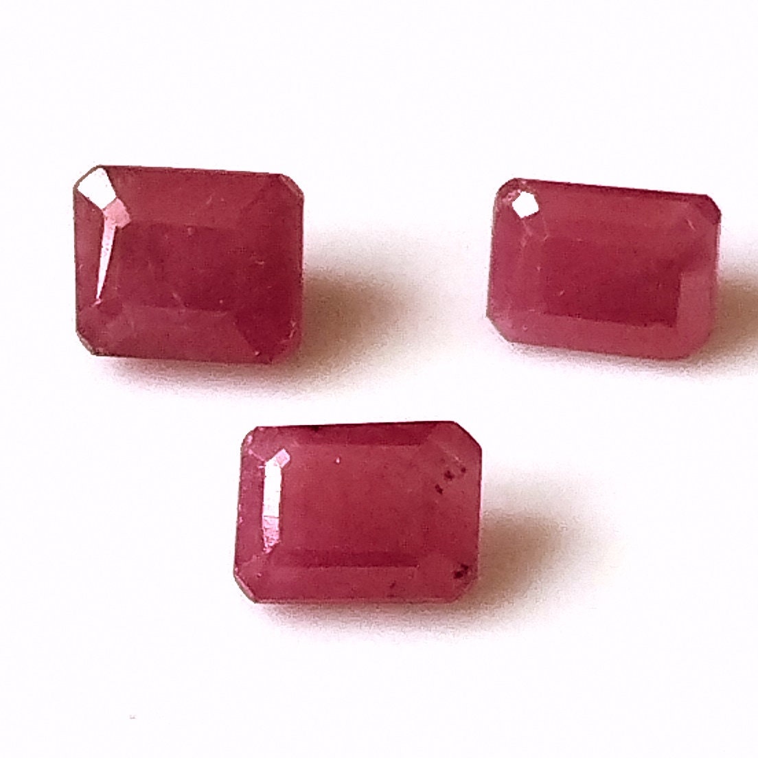 置物 Ruby Natural African Ruby: 4x5mm Octagon Cut Loose Gemstones (3 Pieces