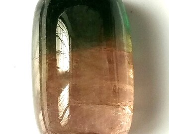 Cabochão gigante de turmalina bicolor: pedra preciosa não tratada de 104,30 quilates
