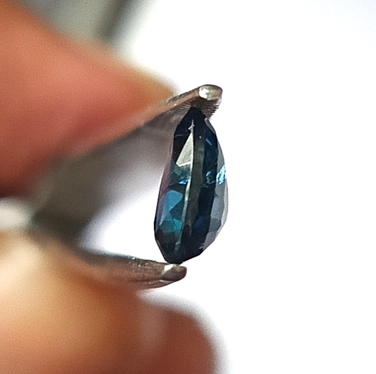 RARE !! SAPHIR VERT BLEU D'AUSTRALIE : 5.6 mm x 4 mm