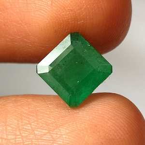 Square Shape Emerald 2.75 Carat Natural Faceted Emerald Zambian Mines Emerald 8.4X8.4X5.1 MM Loose Gemstone Untreated Zambia Green Emerald