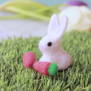 Needle Felted Easter flop Eared Bunny summer white Rabbit with 2 Carrot, Easter miniature ears for kids gift decorations games girl boy baby
