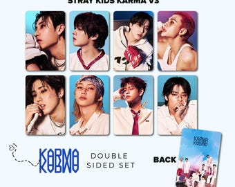 Puede incluir: Un juego de tarjetas fotográficas Stray Kids Karma V3 de doble cara. El juego incluye ocho tarjetas individuales con diferentes miembros, más una tarjeta con el nombre del grupo y una foto grupal en la parte posterior. Las tarjetas tienen un esquema de color azul y blanco.