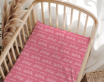 Fabricology blushroze lakens met strandthema. Meisjeskamer. Golven. Vissen. Sterren.