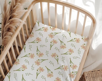 Prześcieradło do łóżeczka dziecięcego z motywem żółtej stokrotki | Białe tło