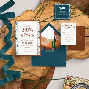 K&ouml;nnte beinhalten: Eine Hochzeitseinladungssuite mit einem S&uuml;dwest-W&uuml;sten-Thema. Die Einladung zeigt ein geometrisches Muster in Blau, Wei&szlig; und Orange. Die RSVP-Karte zeigt einen Kaktus und eine W&uuml;stenlandschaft in Orange, Braun und Wei&szlig;. Der Text auf der Einladung lautet "Selina & Paxen" und "08-19-2024".