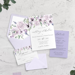 Könnte beinhalten: Eine violette, florale Hochzeitseinladung mit Aquarelldesign. Die Einladung enthält die Namen Melissa Robertson und Parker Kaulman, das Datum 17. Mai 2022 und den Ort Maybaugh House, Newport, Virginia. Die Einladung enthält auch eine RSVP-Karte mit einem floralen Design.