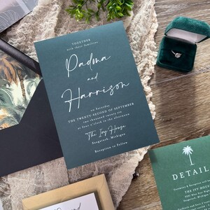Tropical Wedding Invitation Suite: Palm, Monstera, Vellum Jacket bild 3