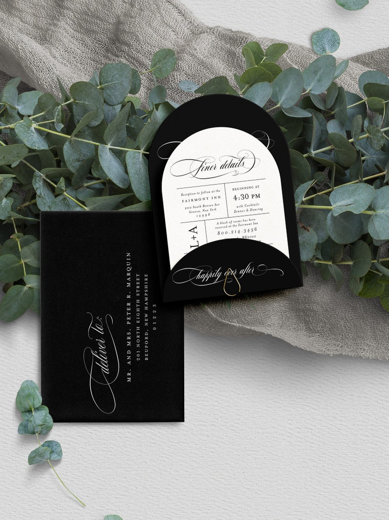 Black Arch Wedding Invitation: Modern White Ink Design Bild 2