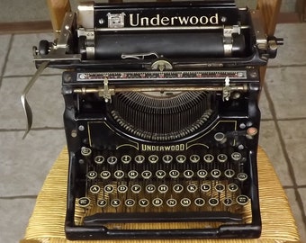 Antique Underwood 1920's typewriter-movie prop-display-Types VG