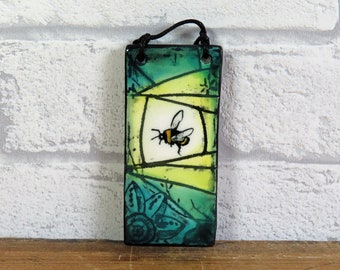 Small Bee Hanging Tile