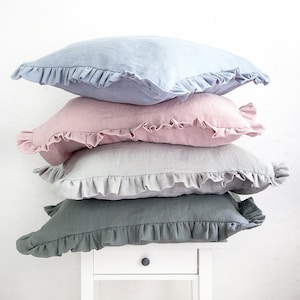 Ruffled pillow case with envelope closure made of baltic linen for your perfect sleep.