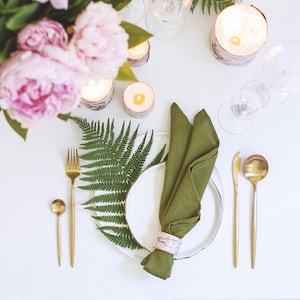 Woodland wedding napkins in moss green color, linen napkins, wedding decor