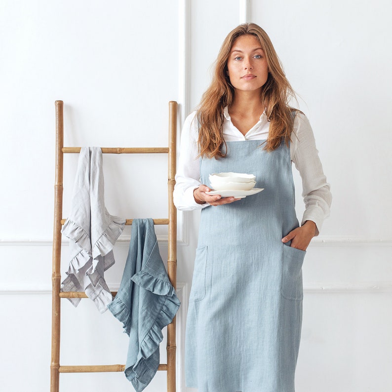 CozyLinen Cross Back Linen Apron - Thumbnail 4