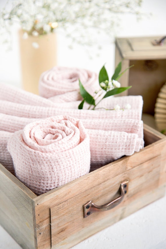 Luxury pink towels hot sale