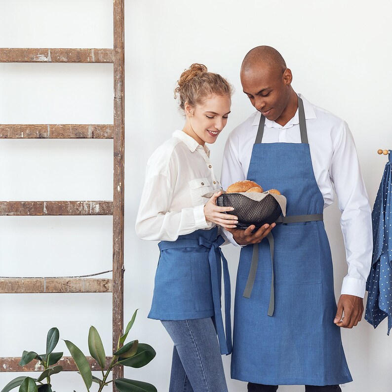 Waitress apron with two pockets and long straps in many colors