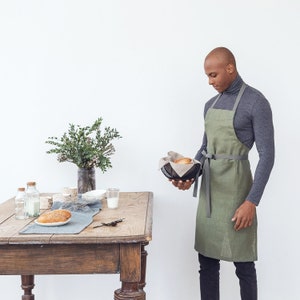 Natural linen restaurant apron with pockets and long adjustable straps more colour choices image 3