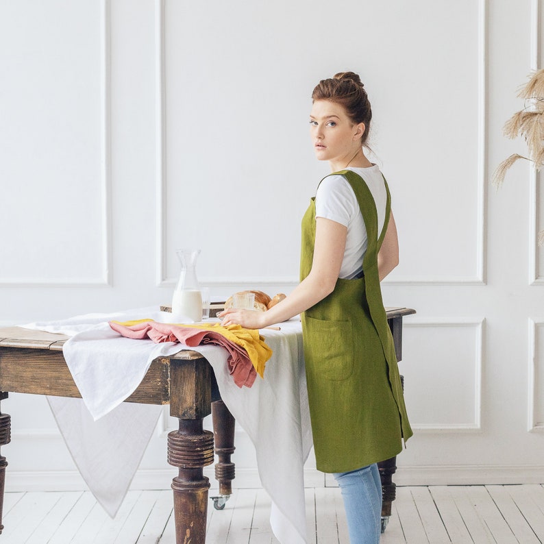 CozyLinen Cross Back Linen Apron - Thumbnail 5