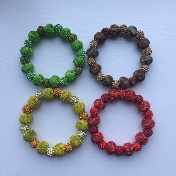 4 choix de couleurs, bracelets en maille métallique colorée et perles Shamballa, modèles uniques, boutique au Royaume-Uni