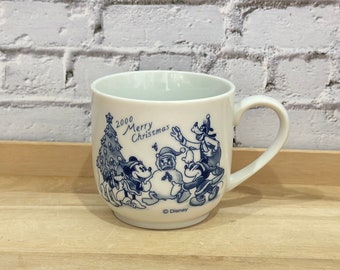 Disney Enterprises Mickey and friends 2000 Merry Christmas mug