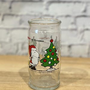 Vintage 1996 Snoopy Christmas Glass – Peanuts Holiday Drinkware – Santa Snoopy & Tree – Japan Retro Cup