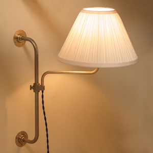 Verstellbare Messing-Wandleuchte • Plug-In Licht mit Dimmer • Handgefertigte Landhaus-Lampe • Gelenk-Leselicht