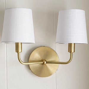 Aplique doble de latón macizo • Dean • Lámpara de pared contemporánea hecha a mano