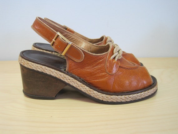 Vintage 70s does 40s Bandolino sling back sandals,