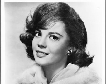 NATALIE WOOD - 8x10 Glossy Still Photo - Portrait Publicity style - Reproduction