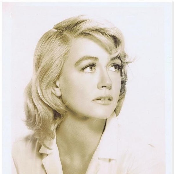 DOROTHY MALONE - Original 8x10 Glossy Still PORTRAIT Photo - 1960 - From "The Last Voyage" - Gorgeous!