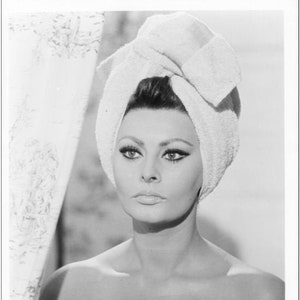 SOPHIA LOREN - 8x10 Glossy Still Photo - from "ARABESQUE" - 1966 - Reproduction