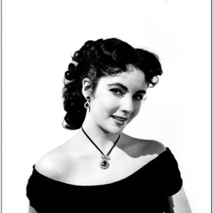 ELIZABETH TAYLOR - 8 x 10 Glossy Photo - Portrait Photo #4 - reproduction