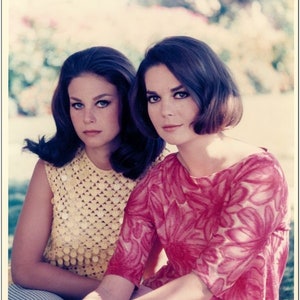 Schwestern NATALIE WOOD und LANA HOLZ - 8x10 Color Glossy Still Photo - Reproduktion