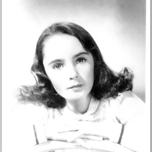 ELIZABETH TAYLOR - 8 x 10 Glossy Photo - Portrait Photo #3 - reproduction